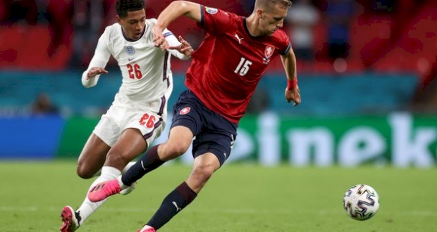 Томаш Соучек в матче против Англии, Getty Images